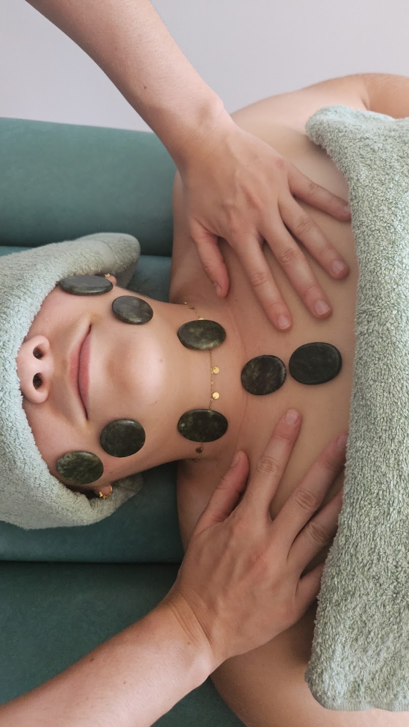 Massage aux pierres chaudes